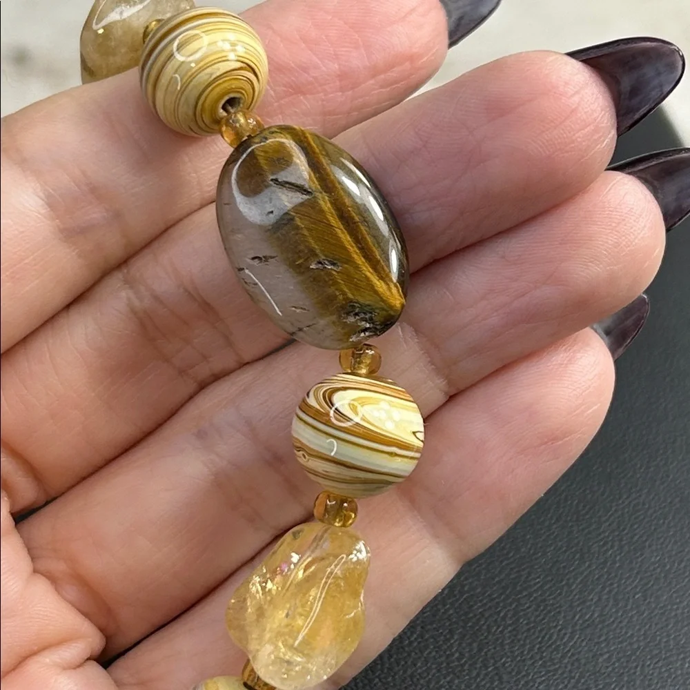Gorgeous Artisan necklace featuring stone and lamp work glass - Picture 7 of 8